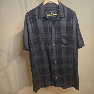 Van Heusen Men's Black/Gray Plaid Shirt